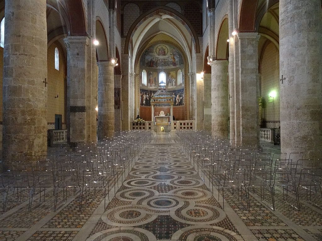 Inside of Santa Maria Cathedral (Livioandronico2013, CC BY-SA 3.0 via Wikimedia Commons)