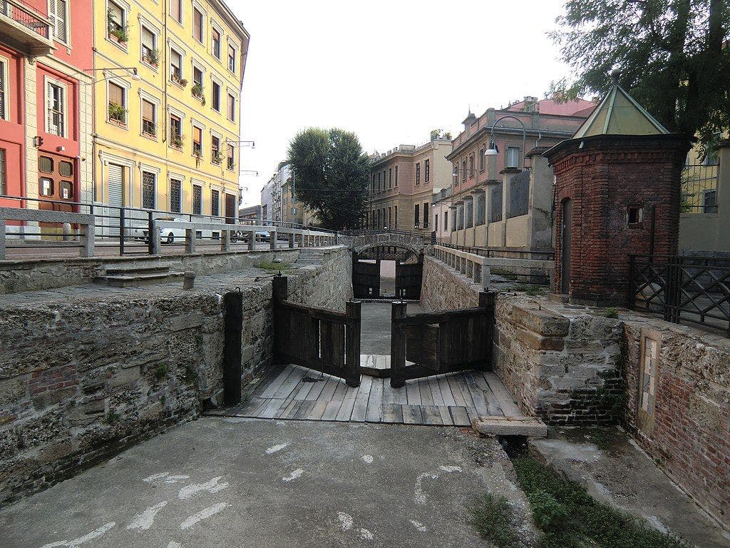Conca dell'Incoronata - water lock (Ugo Diamante, CC BY-SA 4.0 via Wikimedia Commons)