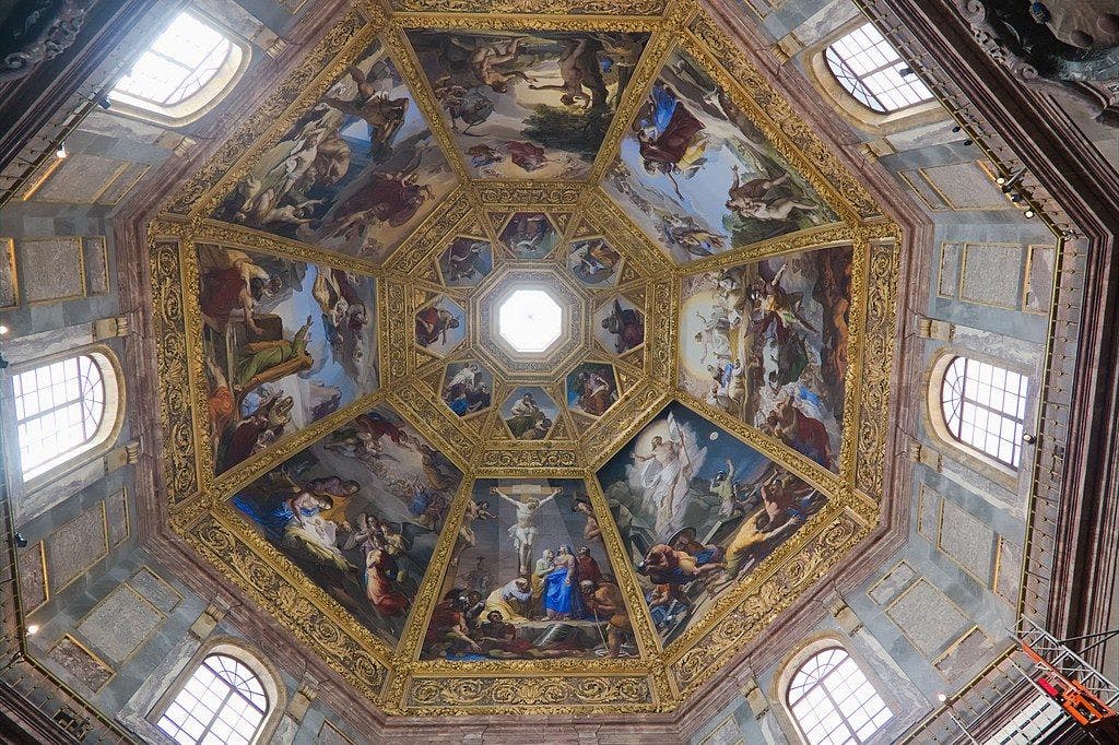 Inside view of the chapel (Xosema, CC BY-SA 4.0 via Wikimedia Commons)