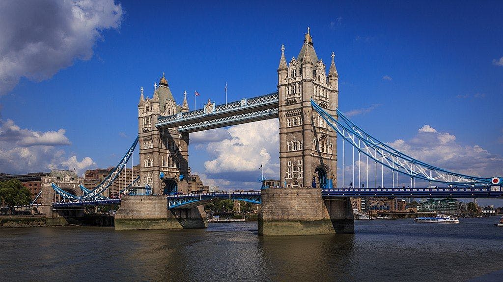 Tower Bridge (by Barcex, CC BY-SA 3.0 Wikimedia Commons)