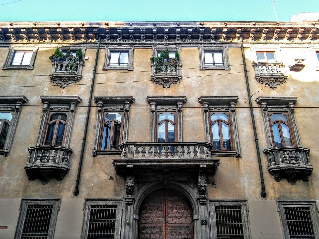 Palazzo Acerbi (by Melancholia, CC BY-SA 4.0, Wikimedia Commons)