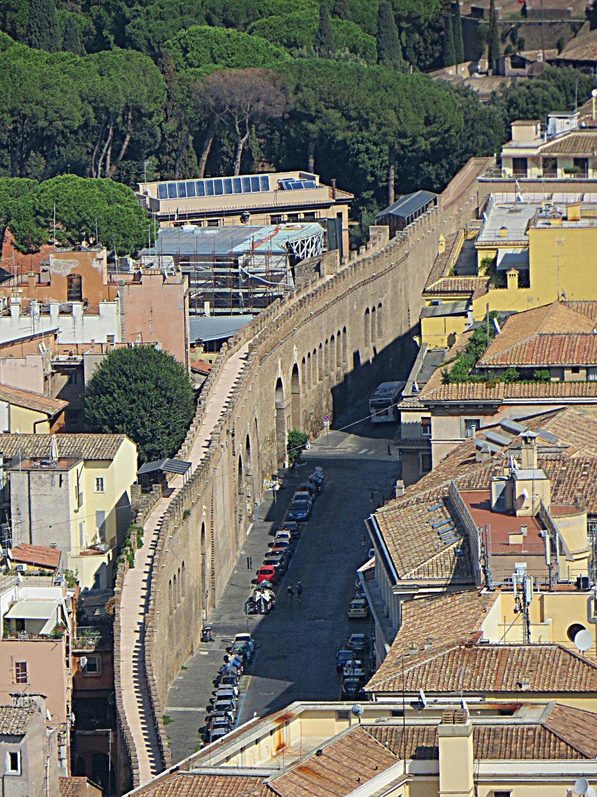 Passetto di Borgo (Mister, CC BY 3.0 Wikimedia Commons)