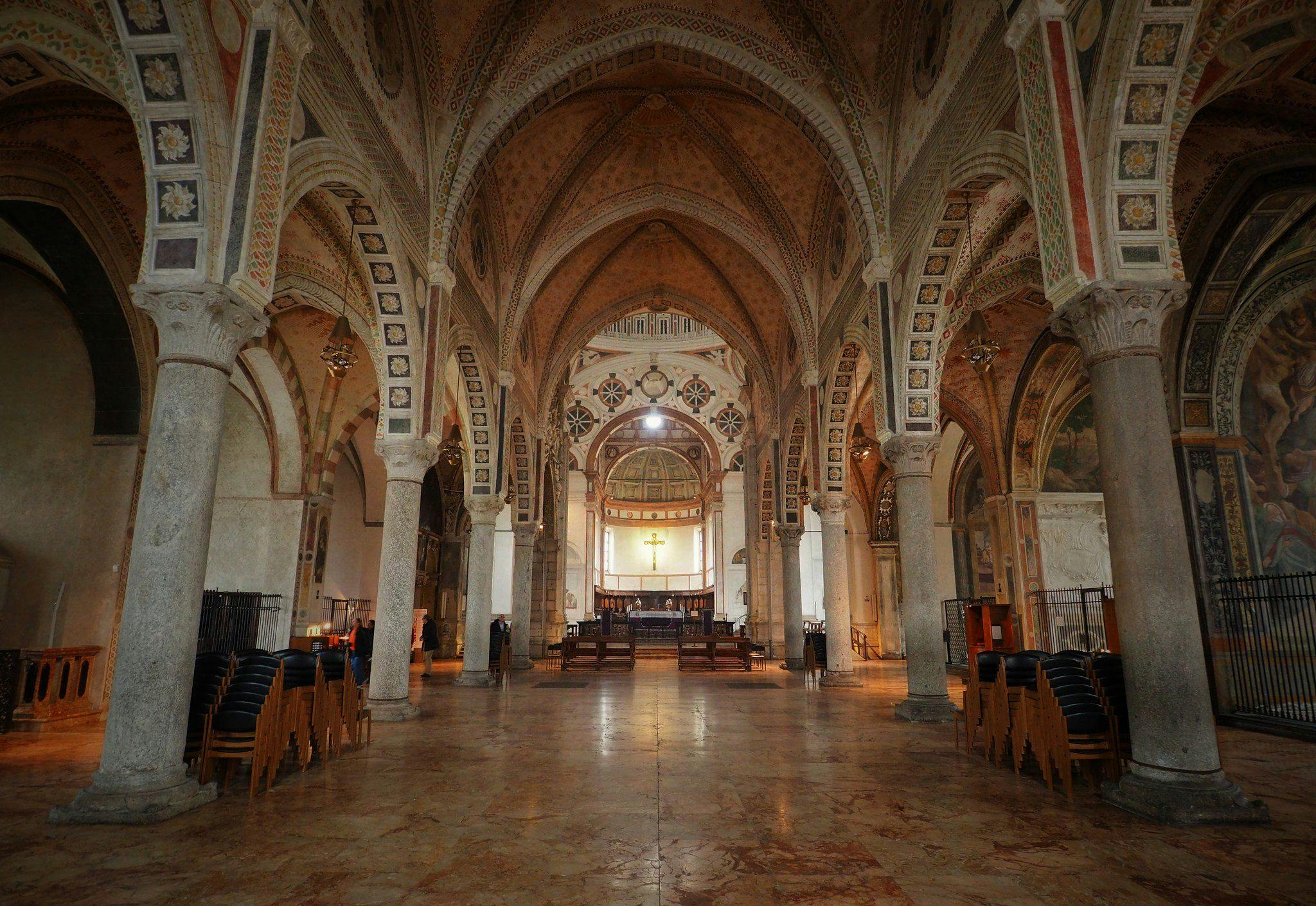 Interior of Santa Maria delle Grazie (by Ștefan Jurcă, CC BY 2.0 via Flickr)