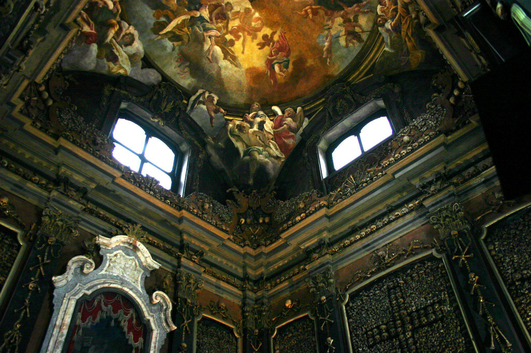 Interior view of the ossuary (G.dallorto, CC BY-SA 2.5, IT, via Wikimedia Commons)