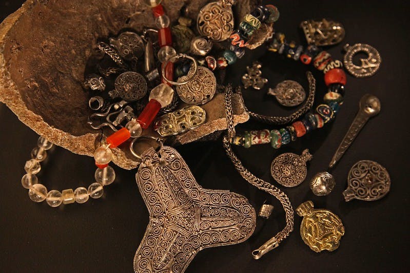 Nordic jewelery (by Merryjack, CC BY 2.0 Flickr)