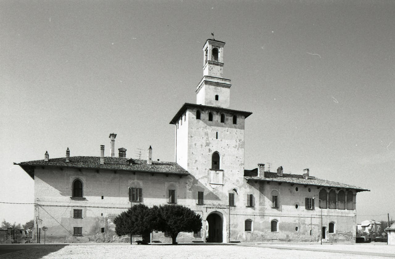 View of the castle in 1980 (by Paolo Monti, CC BY-SA 4.0 via Wikimedia Commons)