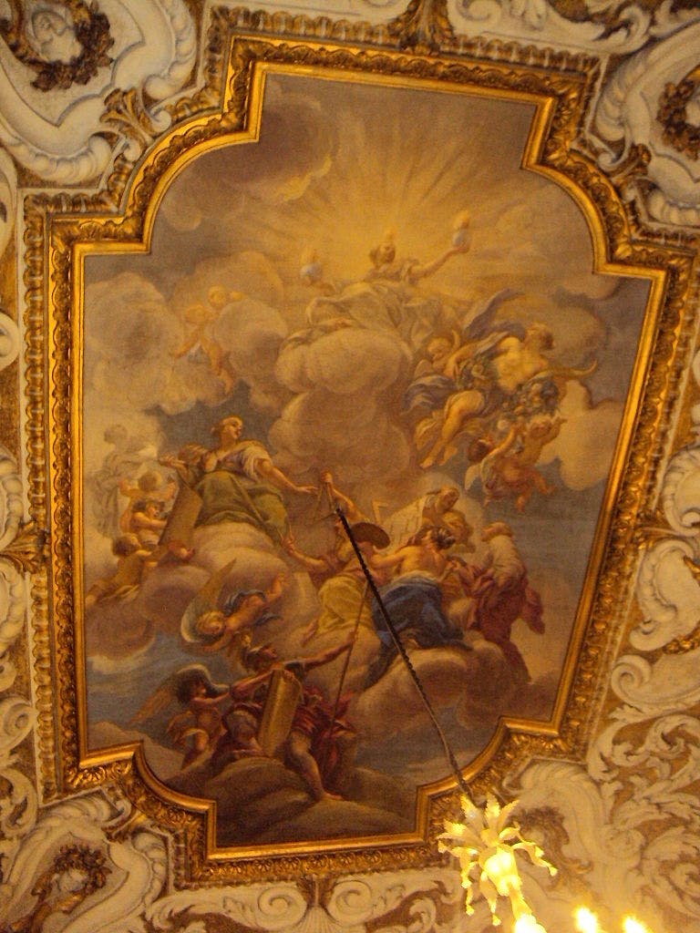 Ceiling in the Sala del Trionfo delle Arti (by Alboholic, CC BY-SA 3.0 via Wikimedia Commons)