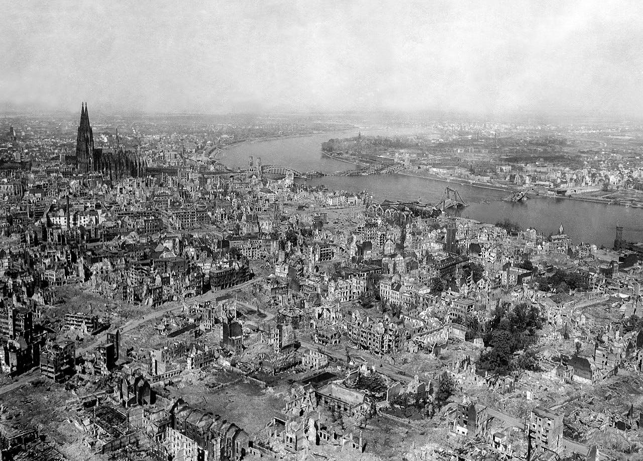 Air-view of the city in 1945.