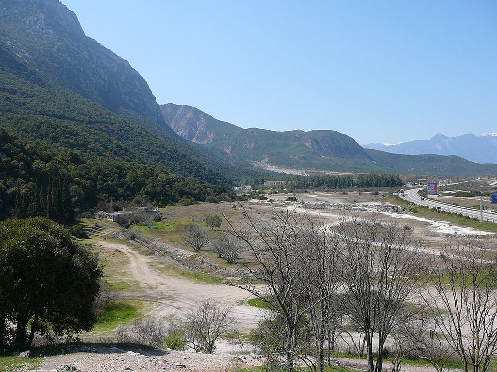 Thermopylae today (by Fkerasar, CC BY-SA 3.0 Wikimedia Commons)