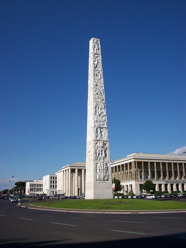 side view of the Obelisk (by Blackcat, CC BY-SA 3.0 Wikimedia Commons)