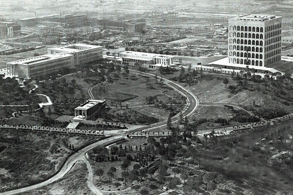 1940s area photos on the neighborhood under construction (by ArchiDiAP, CC BY-SA 3.0 Wikimedia Commons)